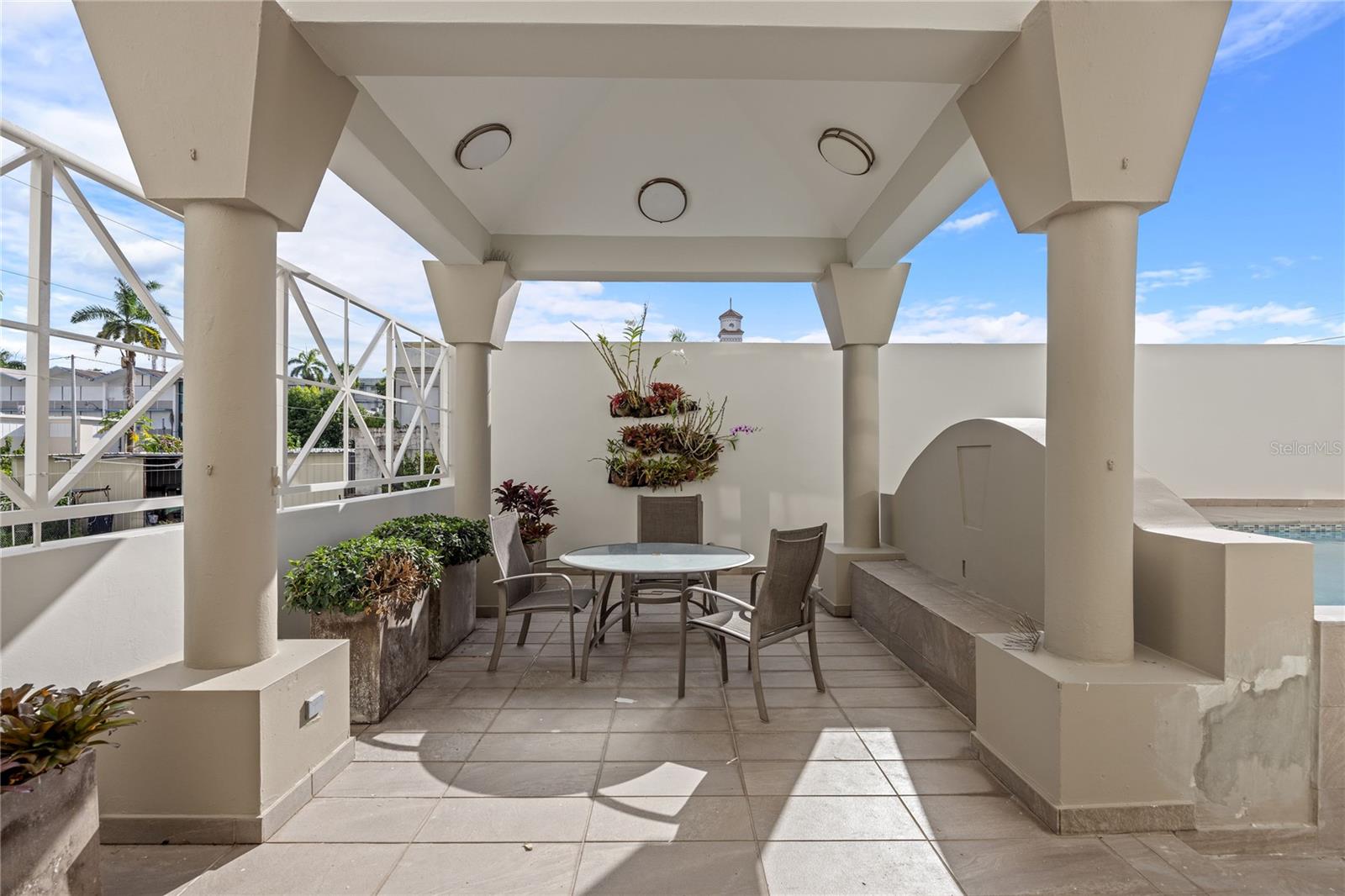 VILLA CAPARRA PLAZA - Residential