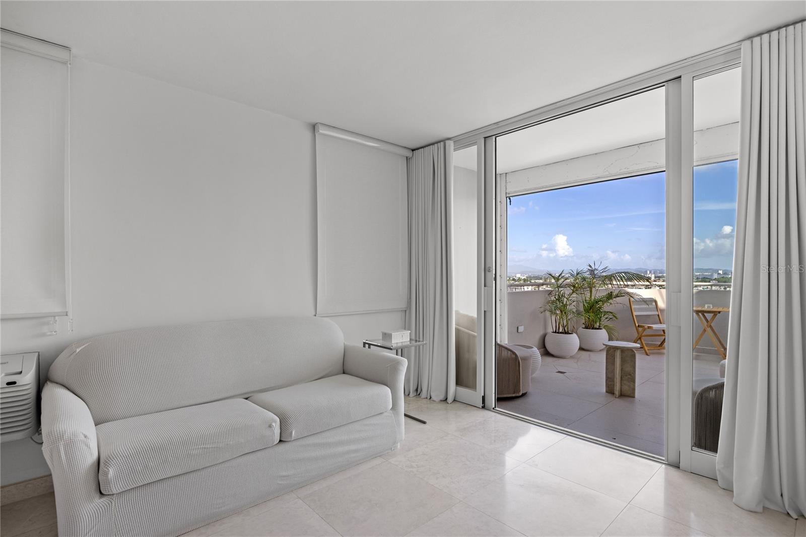 VILLA CAPARRA PLAZA - Residential