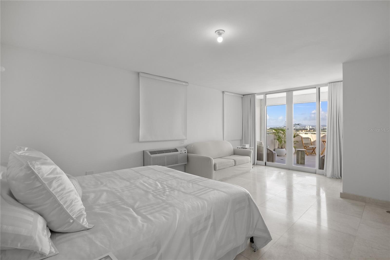 VILLA CAPARRA PLAZA - Residential