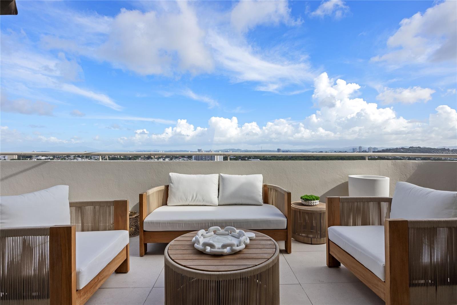 VILLA CAPARRA PLAZA - Residential