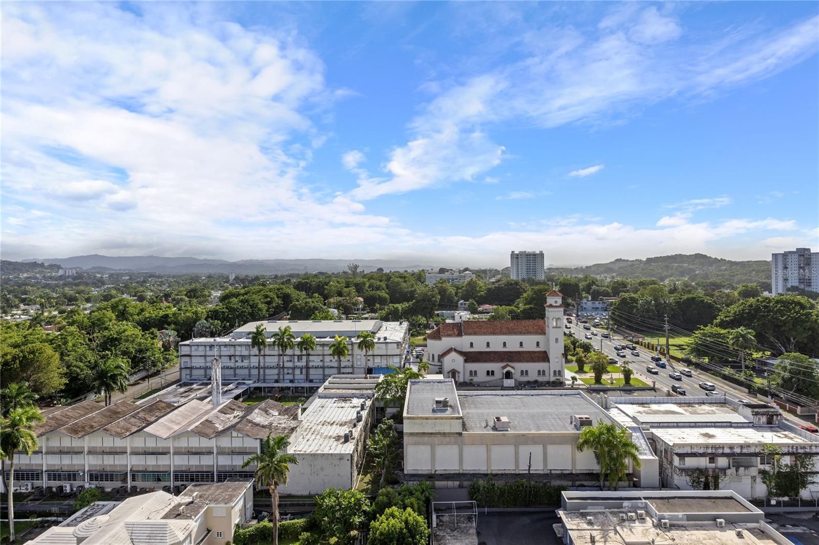 VILLA CAPARRA PLAZA - Residential