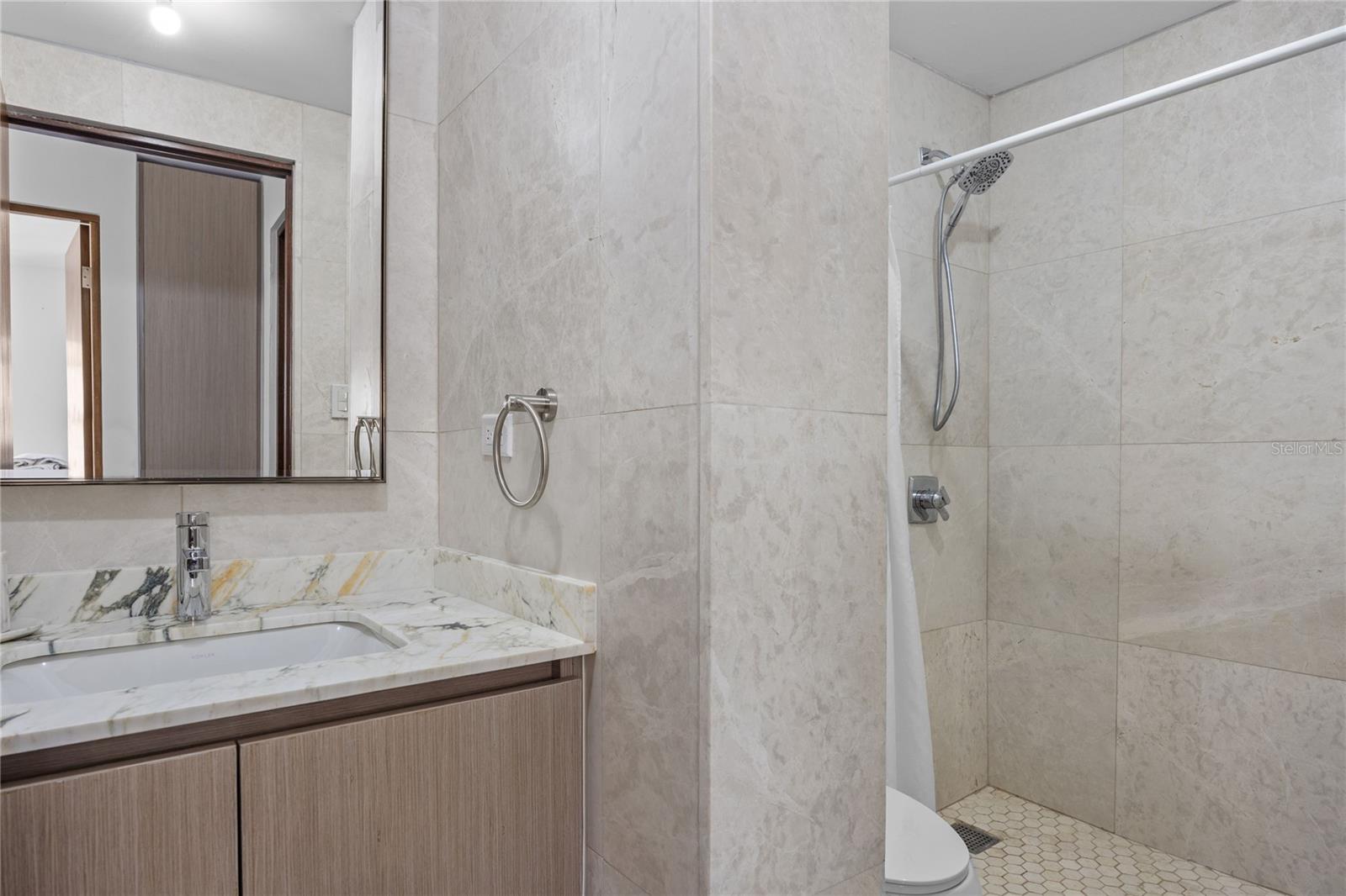 VILLA CAPARRA PLAZA - Residential