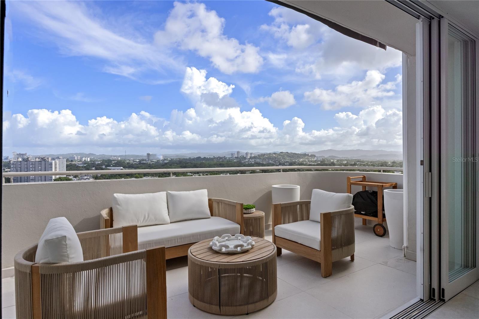 VILLA CAPARRA PLAZA - Residential