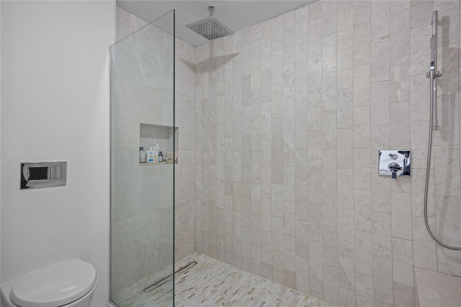 VILLA CAPARRA PLAZA - Residential