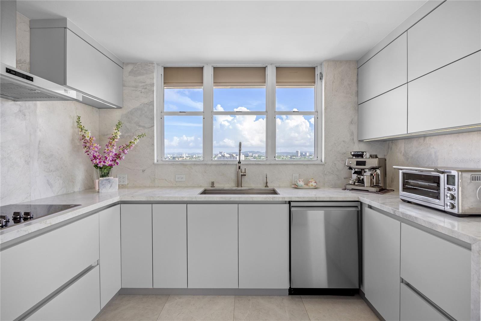 VILLA CAPARRA PLAZA - Residential