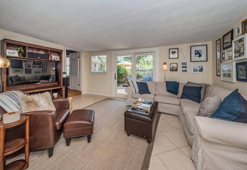 OLD KENTUCKY - Residential Lease