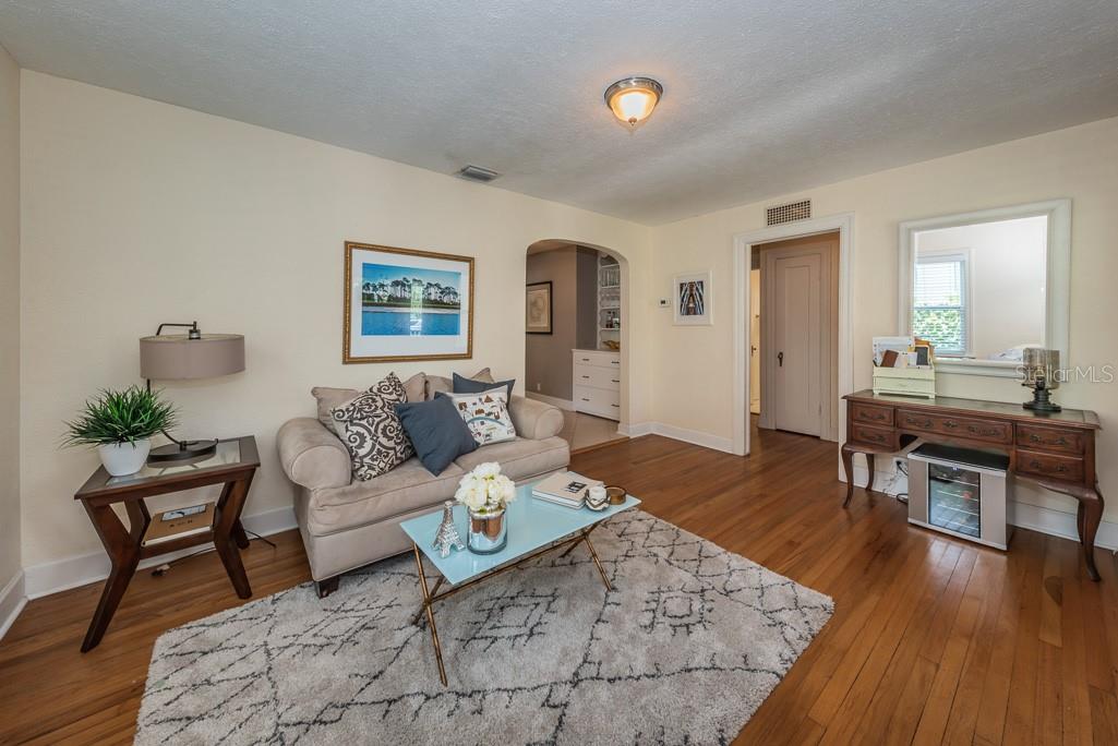 OLD KENTUCKY - Residential Lease