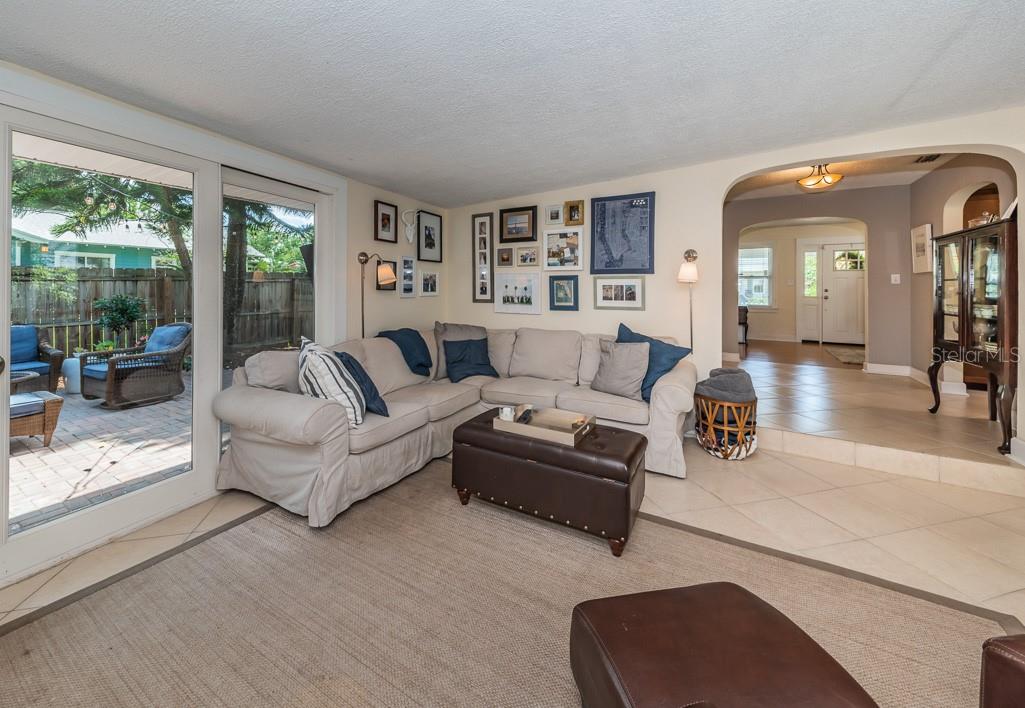 OLD KENTUCKY - Residential Lease