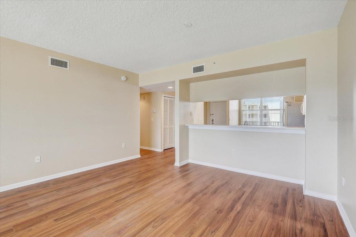 COUNTRY CLUB CONDO AT EAST BAY - Residential