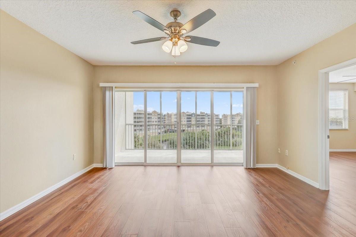 COUNTRY CLUB CONDO AT EAST BAY - Residential