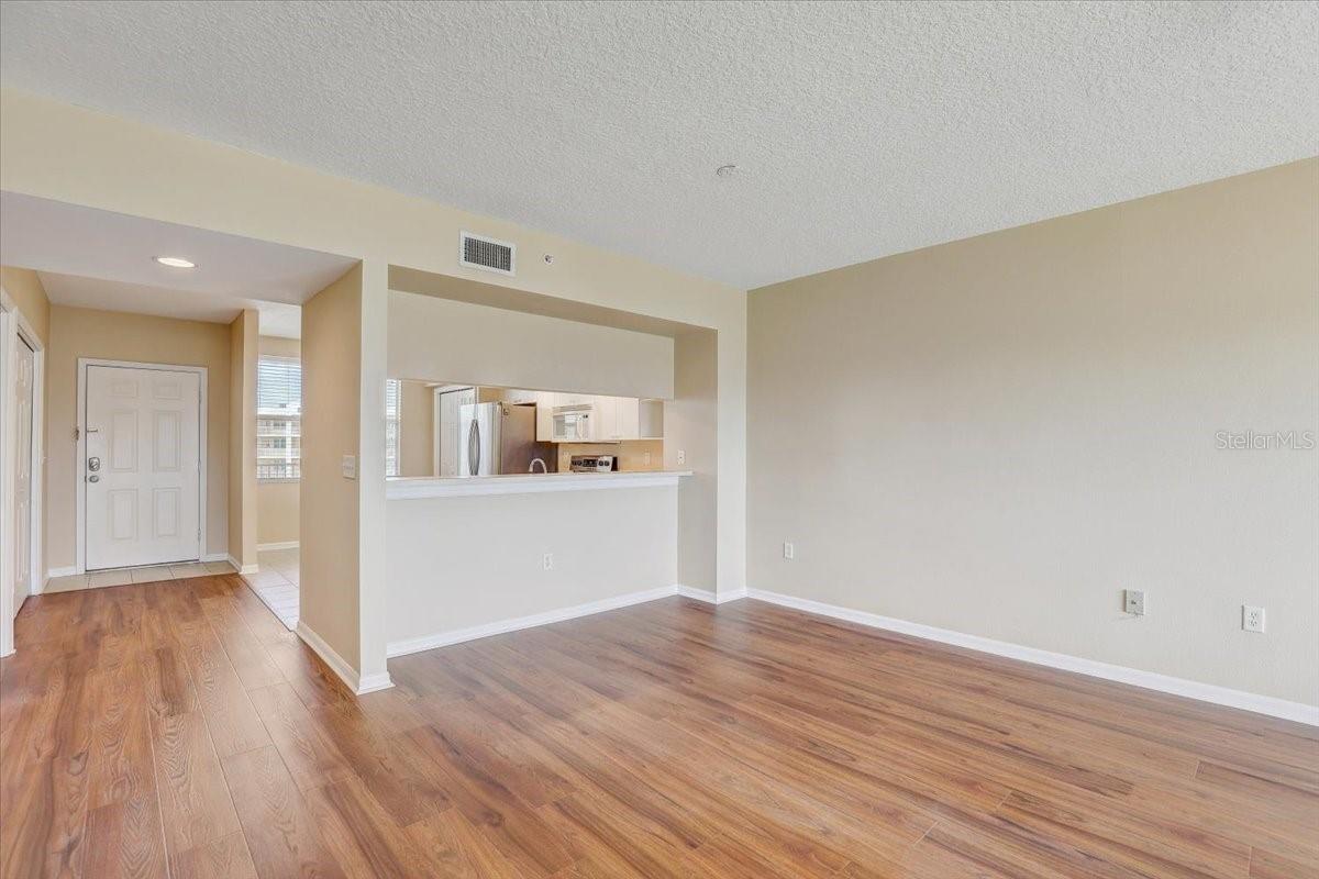 COUNTRY CLUB CONDO AT EAST BAY - Residential