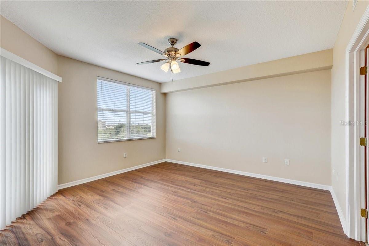 COUNTRY CLUB CONDO AT EAST BAY - Residential