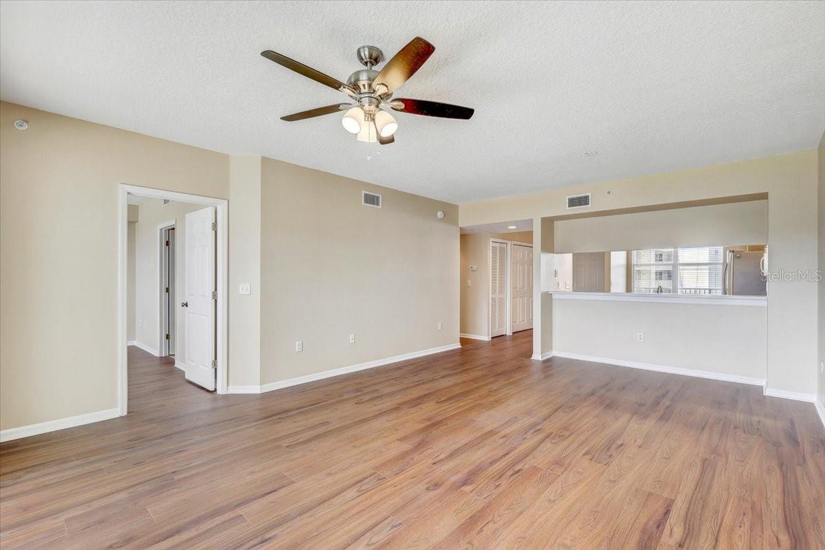 COUNTRY CLUB CONDO AT EAST BAY - Residential