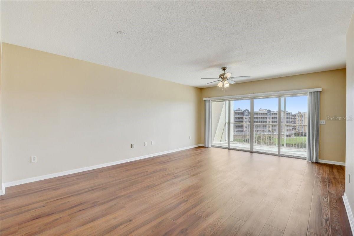 COUNTRY CLUB CONDO AT EAST BAY - Residential