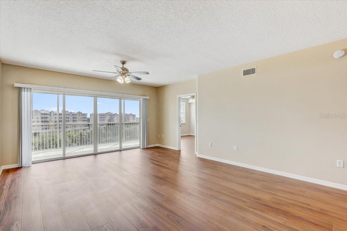 COUNTRY CLUB CONDO AT EAST BAY - Residential