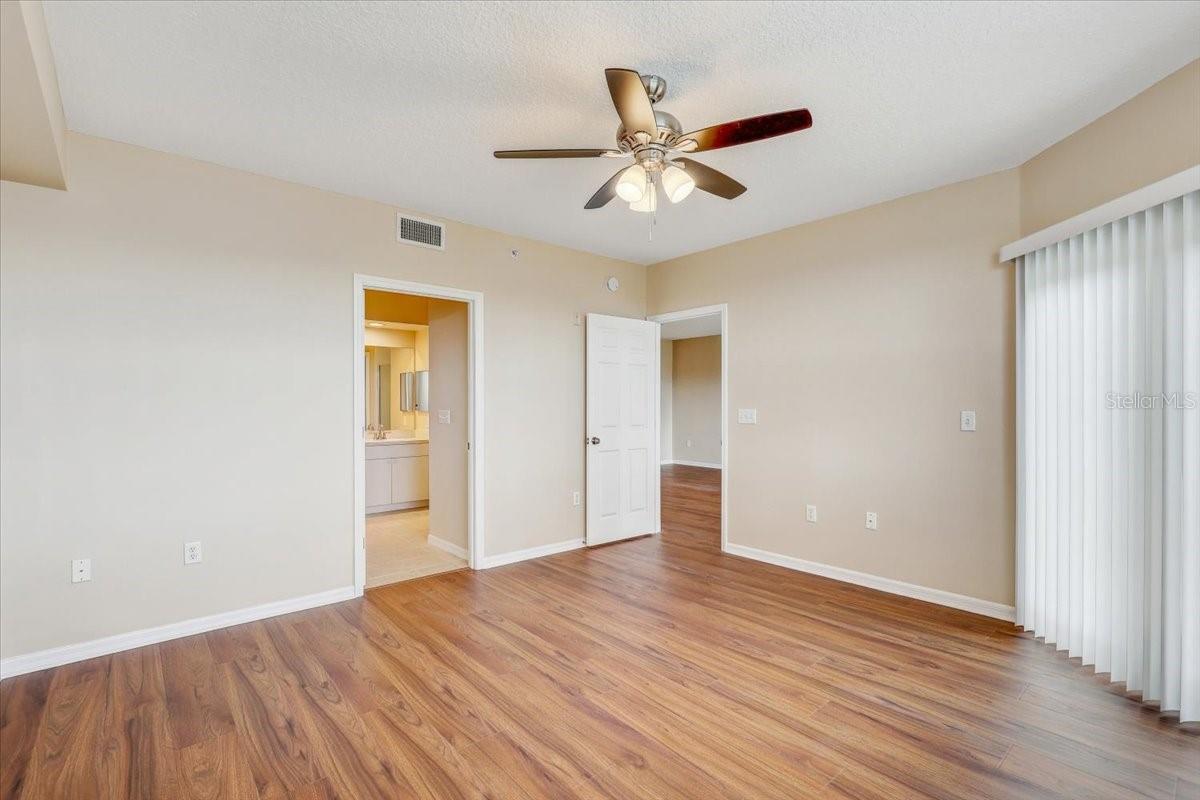 COUNTRY CLUB CONDO AT EAST BAY - Residential