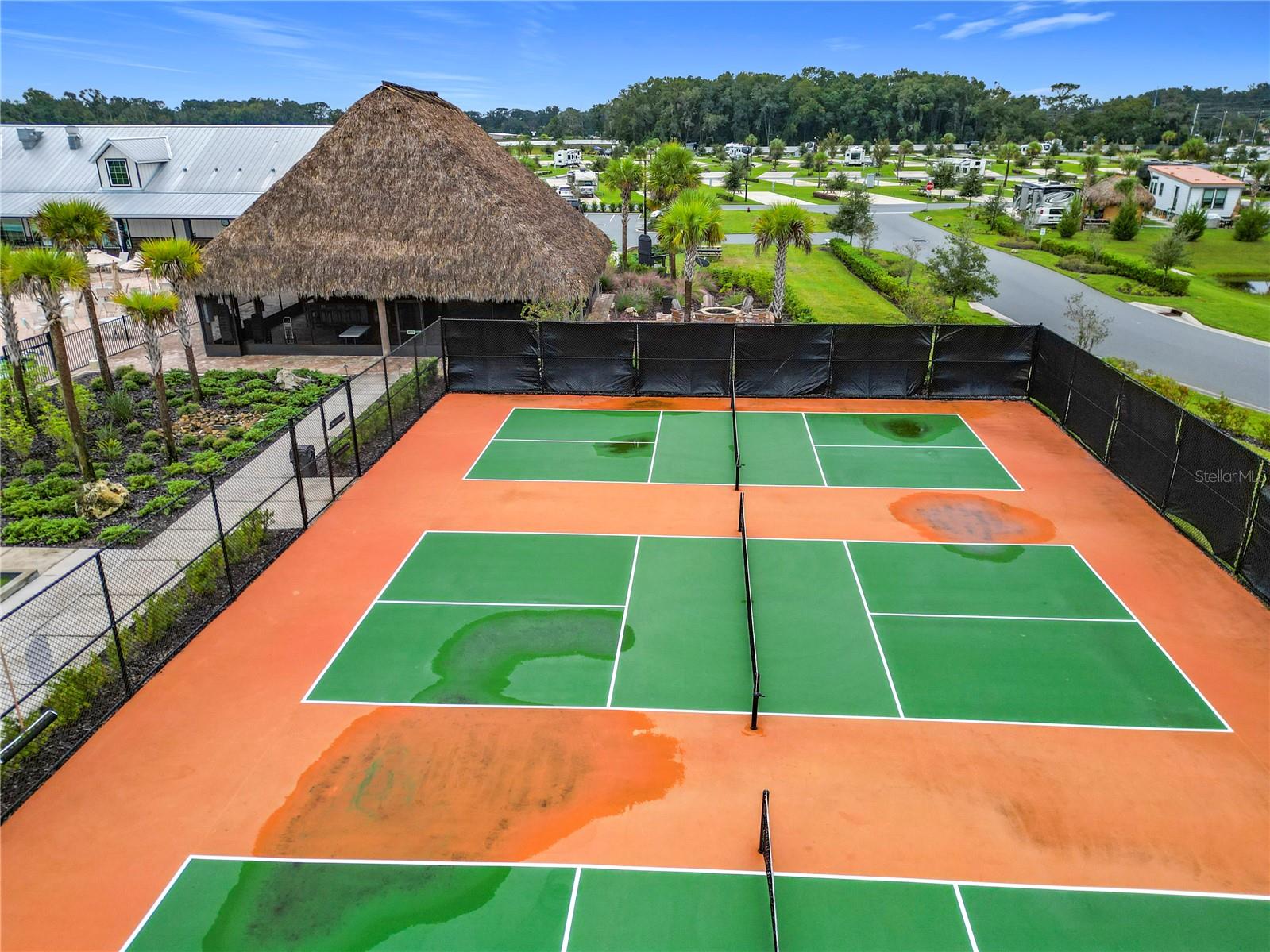 CHAMPIONS RUN OCALA LUXURY RV RESORT - Land