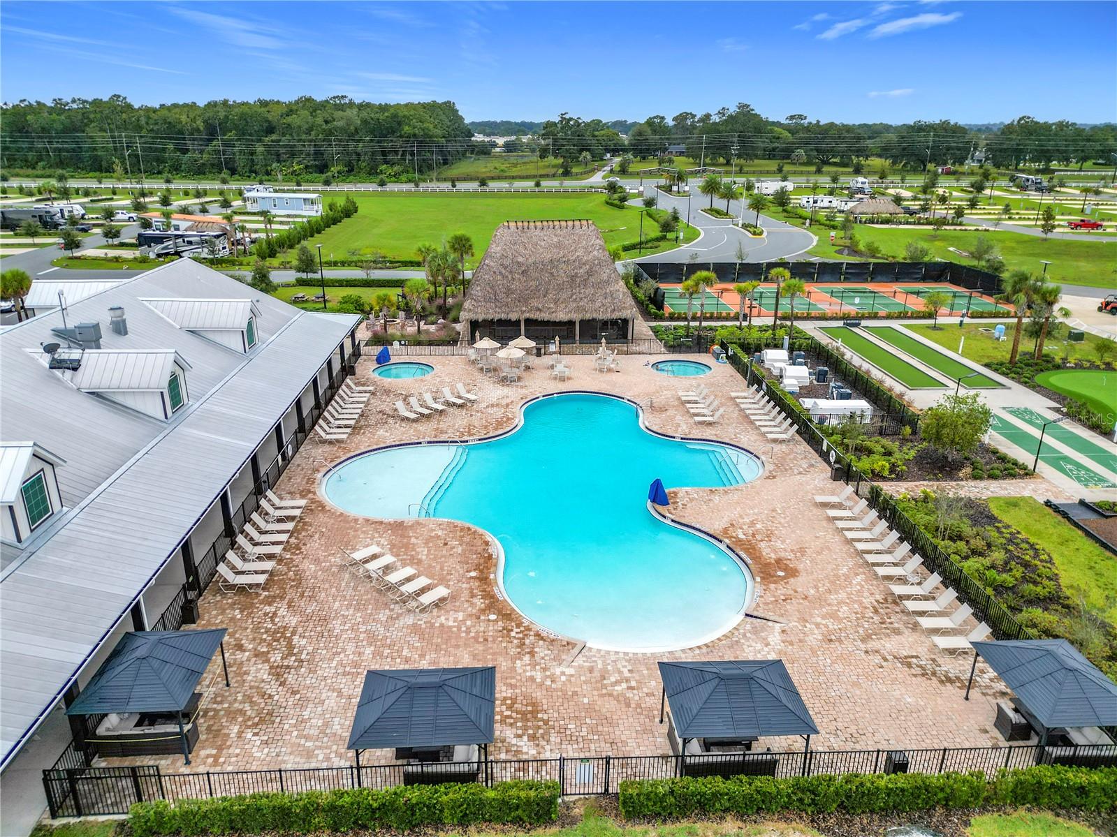 CHAMPIONS RUN OCALA LUXURY RV RESORT - Land