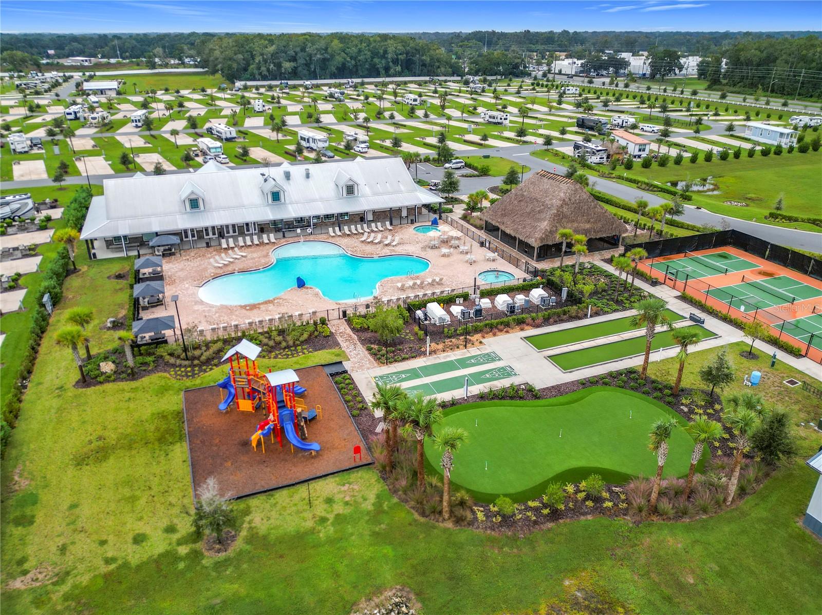 CHAMPIONS RUN OCALA LUXURY RV RESORT - Land