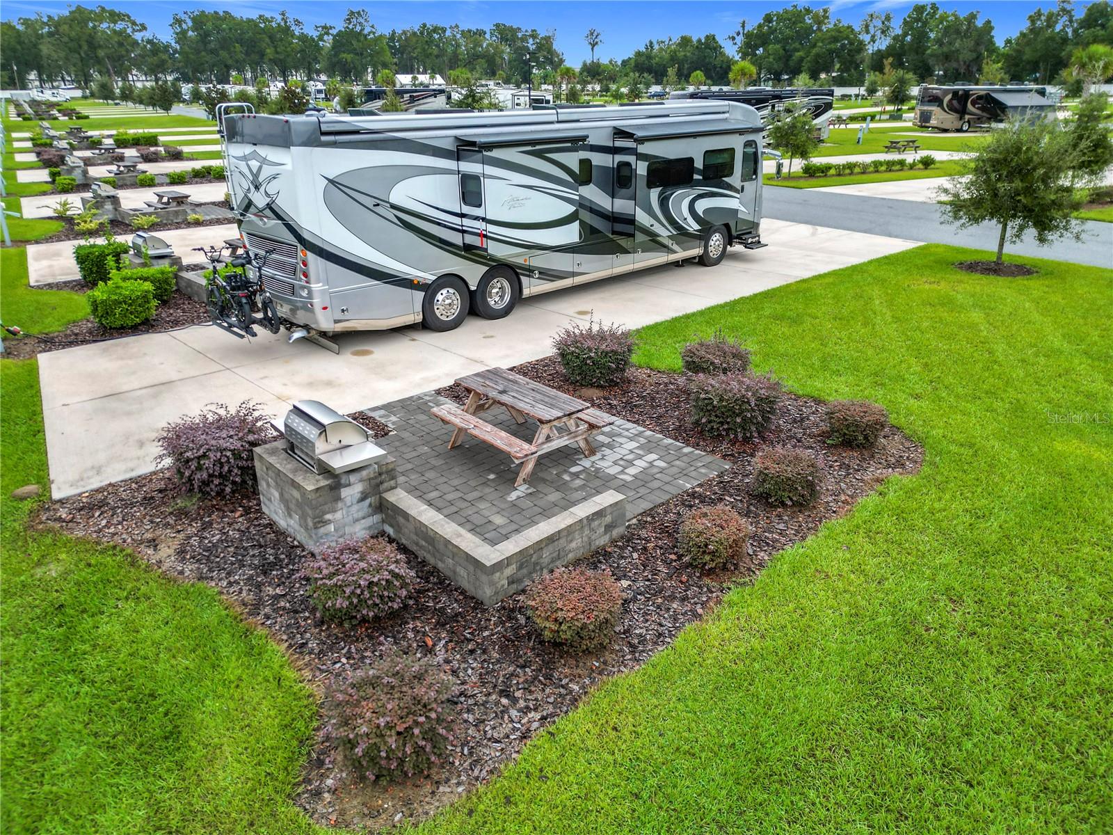 CHAMPIONS RUN OCALA LUXURY RV RESORT - Land