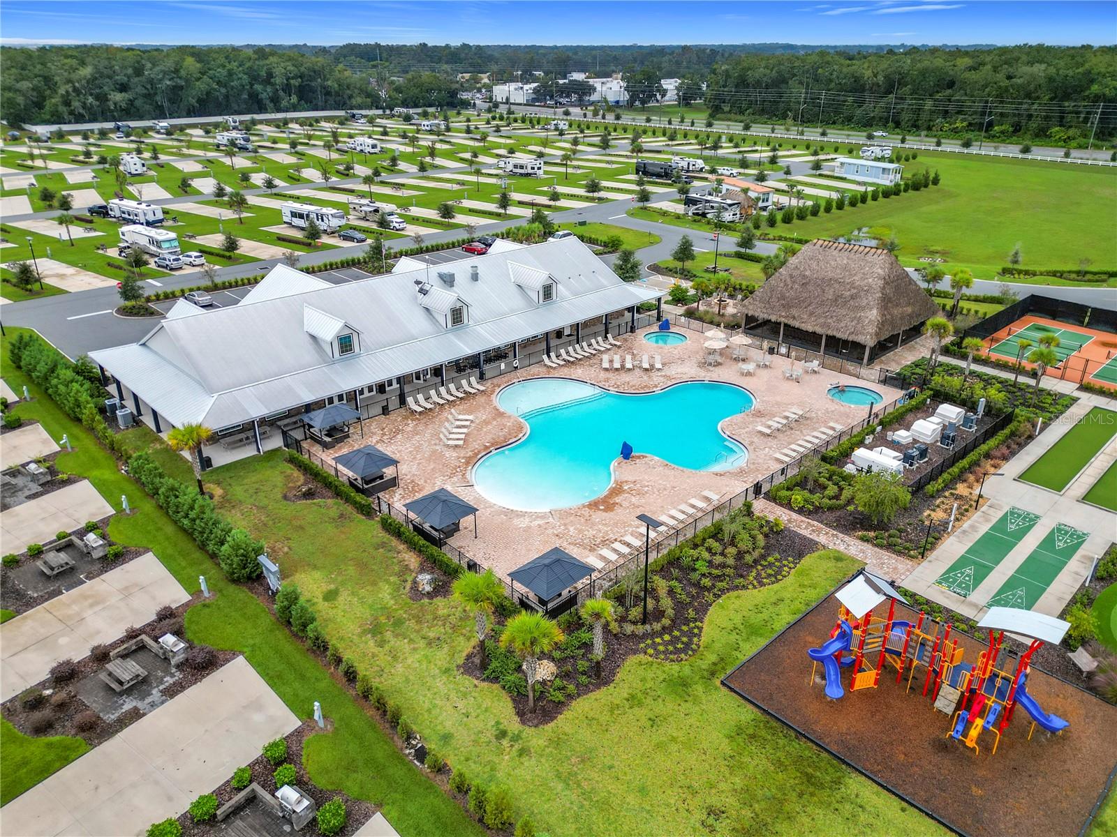CHAMPIONS RUN OCALA LUXURY RV RESORT - Land