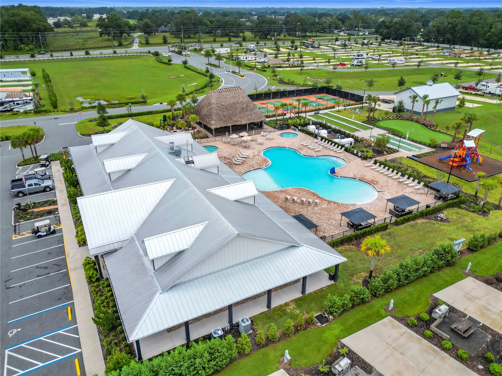 CHAMPIONS RUN OCALA LUXURY RV RESORT - Land