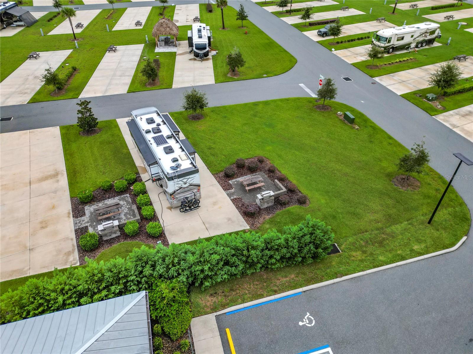 CHAMPIONS RUN OCALA LUXURY RV RESORT - Land