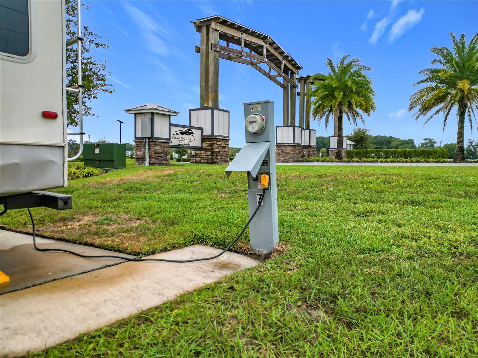 CHAMPIONS RUN OCALA LUXURY RV RESORT - Land