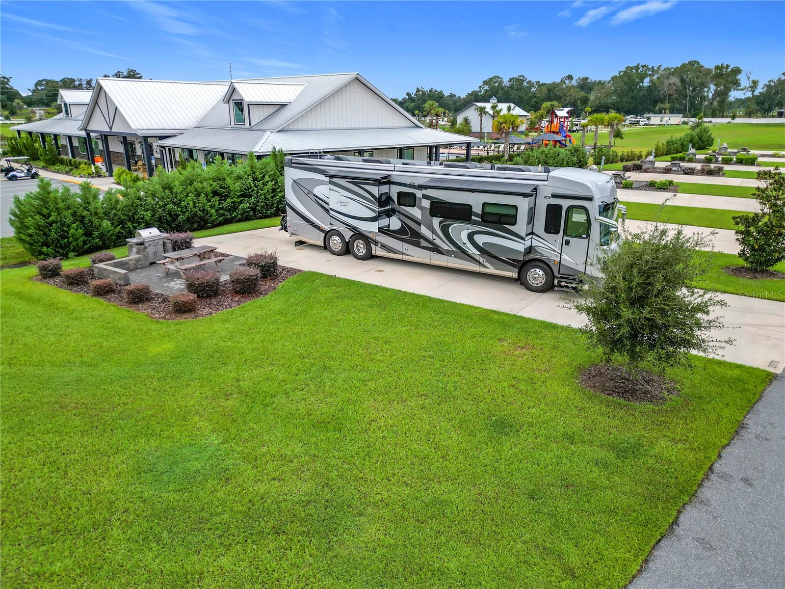 CHAMPIONS RUN OCALA LUXURY RV RESORT - Land