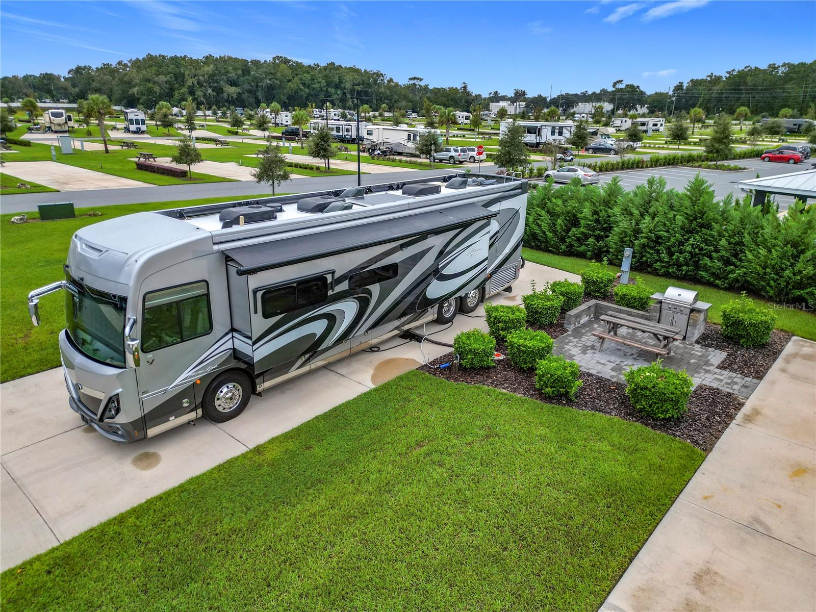 CHAMPIONS RUN OCALA LUXURY RV RESORT - Land