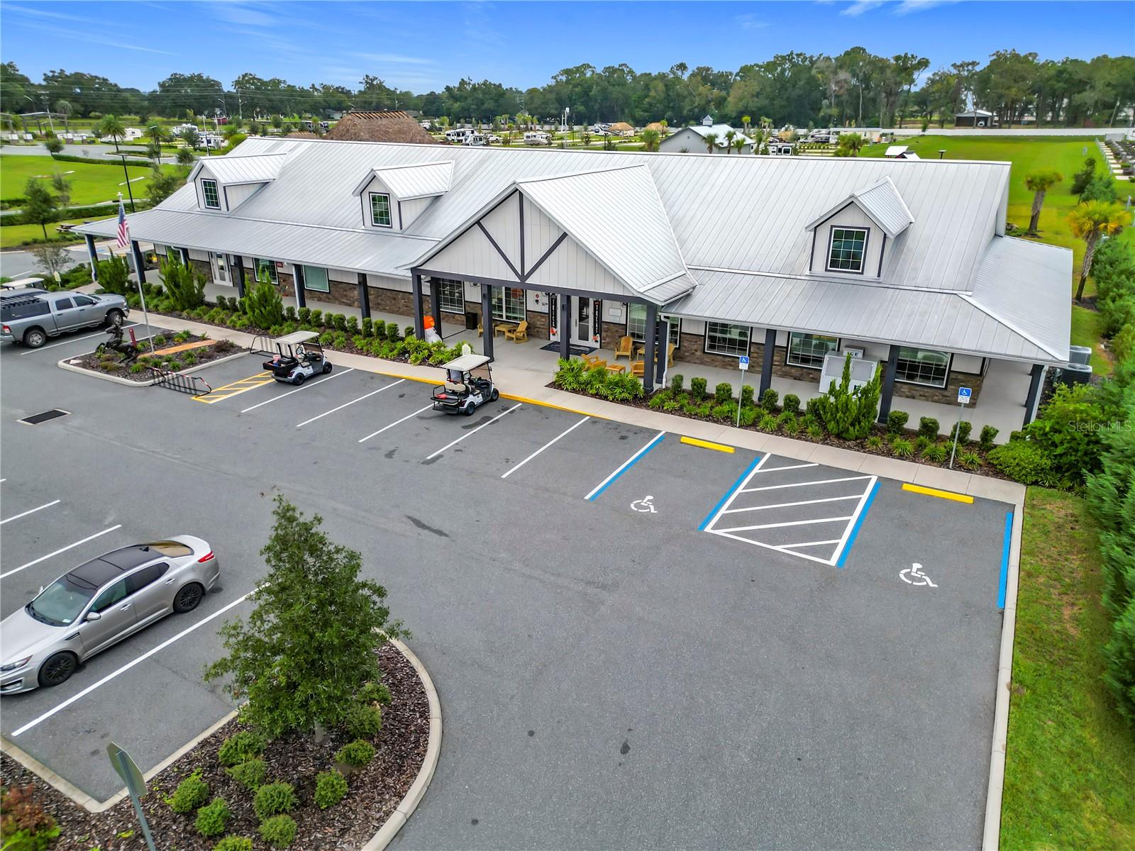 CHAMPIONS RUN OCALA LUXURY RV RESORT - Land