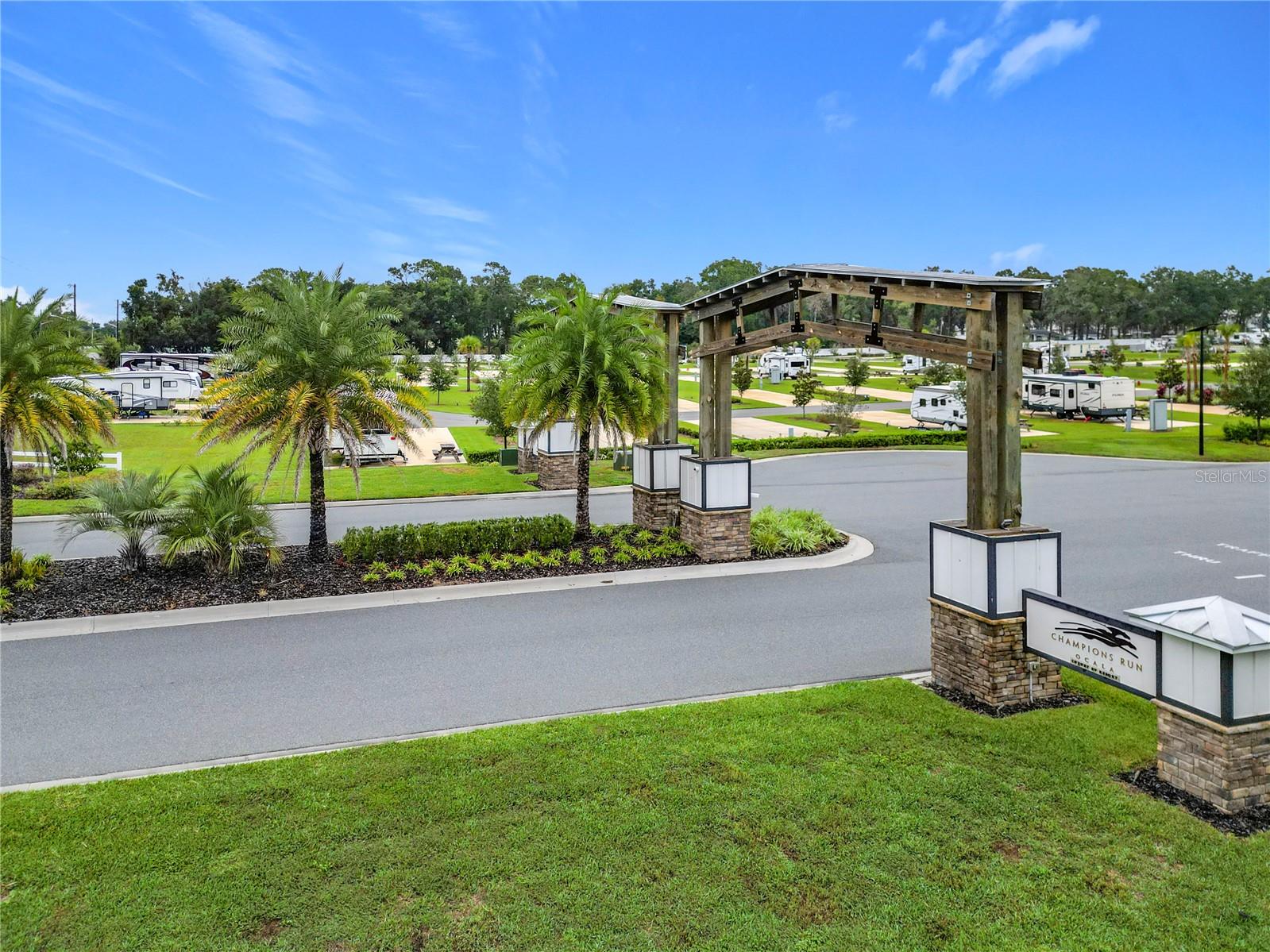 CHAMPIONS RUN OCALA LUXURY RV RESORT - Land