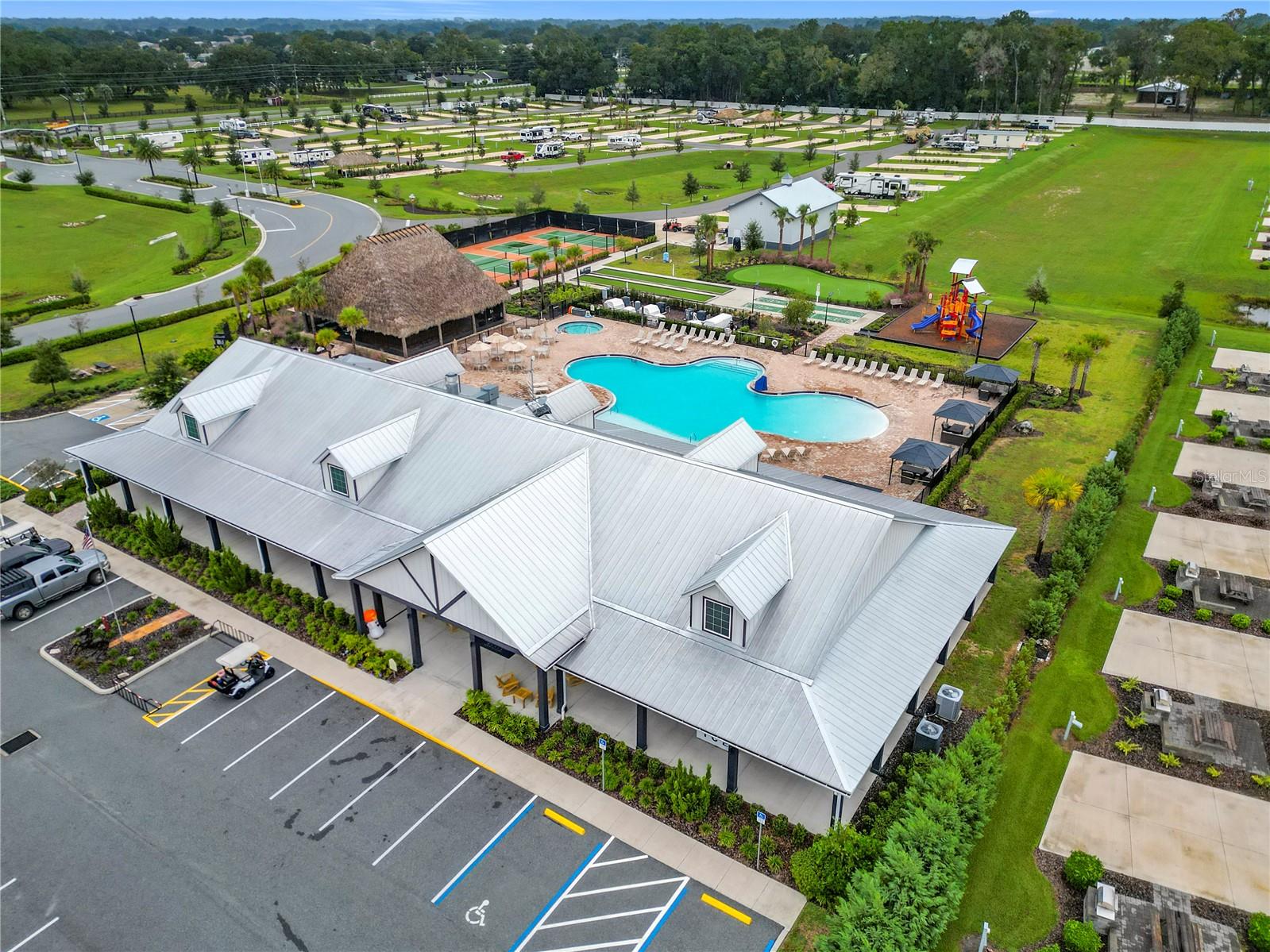 CHAMPIONS RUN OCALA LUXURY RV RESORT - Land