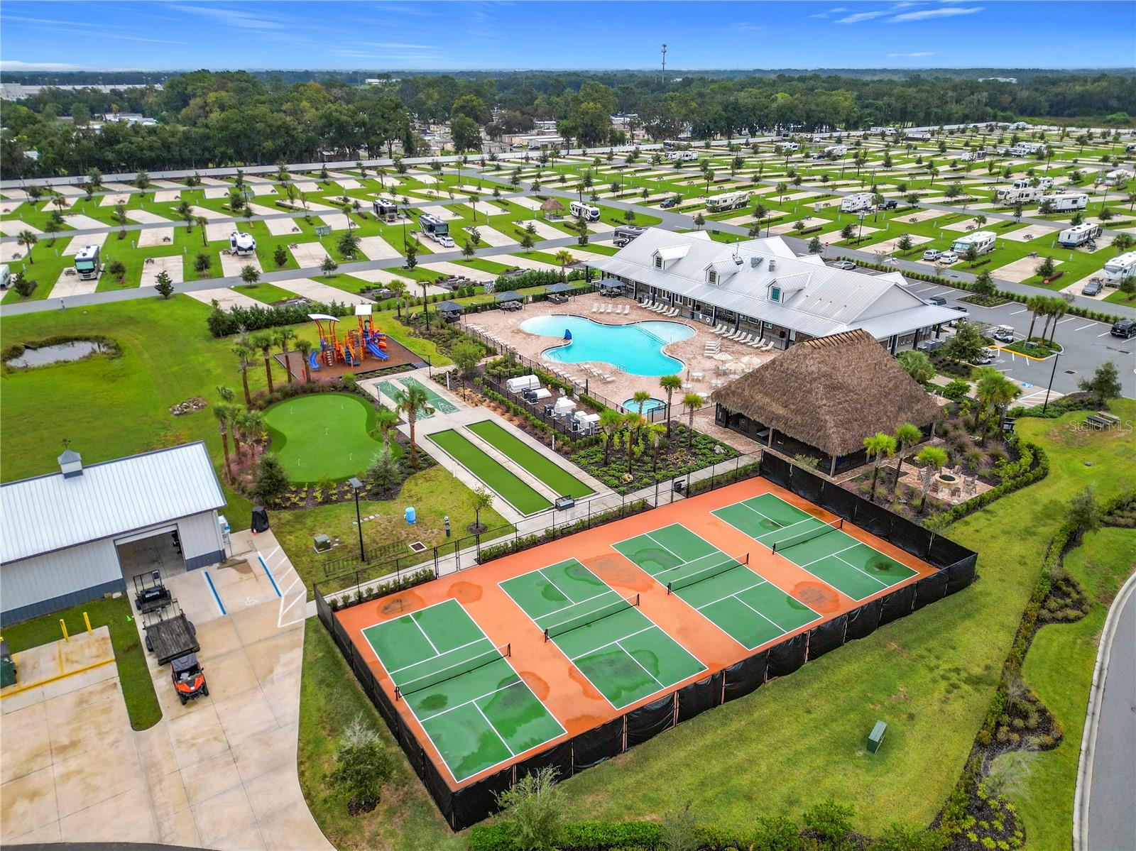 CHAMPIONS RUN OCALA LUXURY RV RESORT - Land