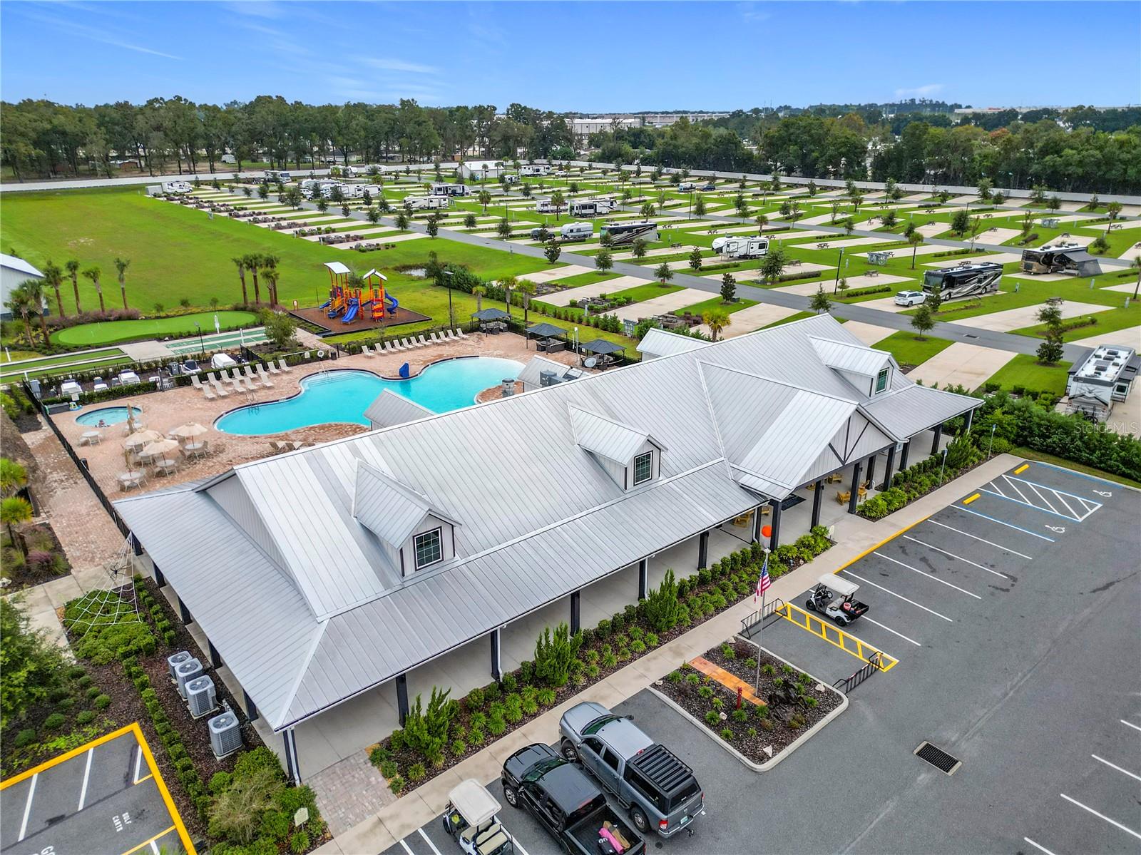 CHAMPIONS RUN OCALA LUXURY RV RESORT - Land