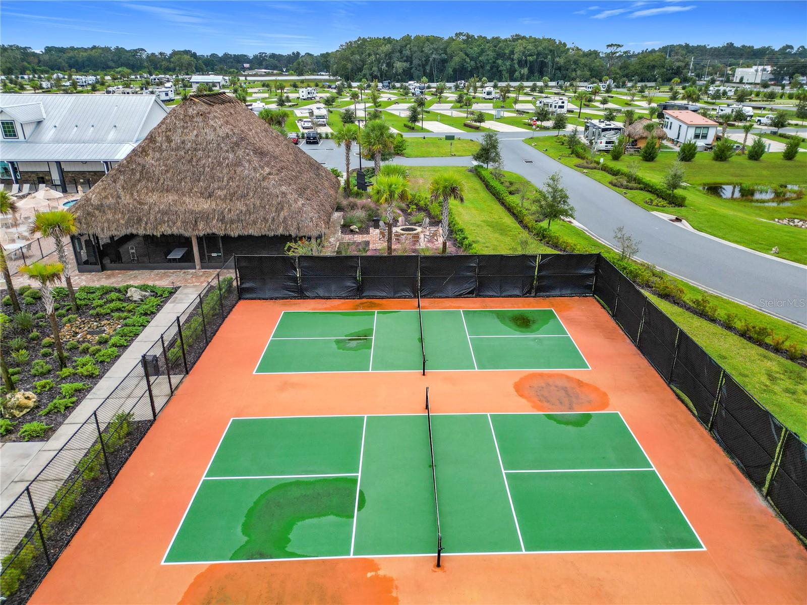 CHAMPIONS RUN OCALA LUXURY RV RESORT - Land