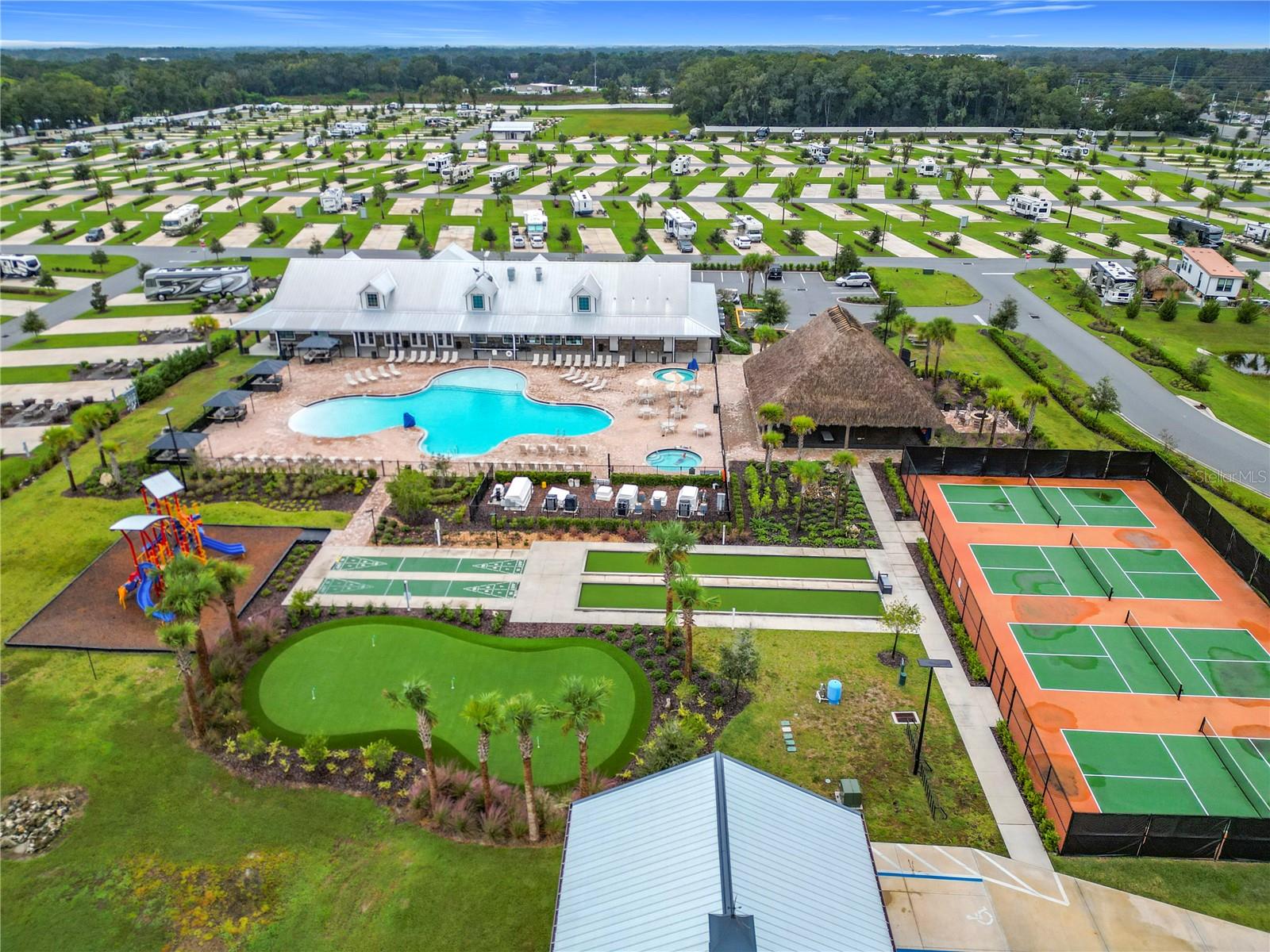 CHAMPIONS RUN OCALA LUXURY RV RESORT - Land
