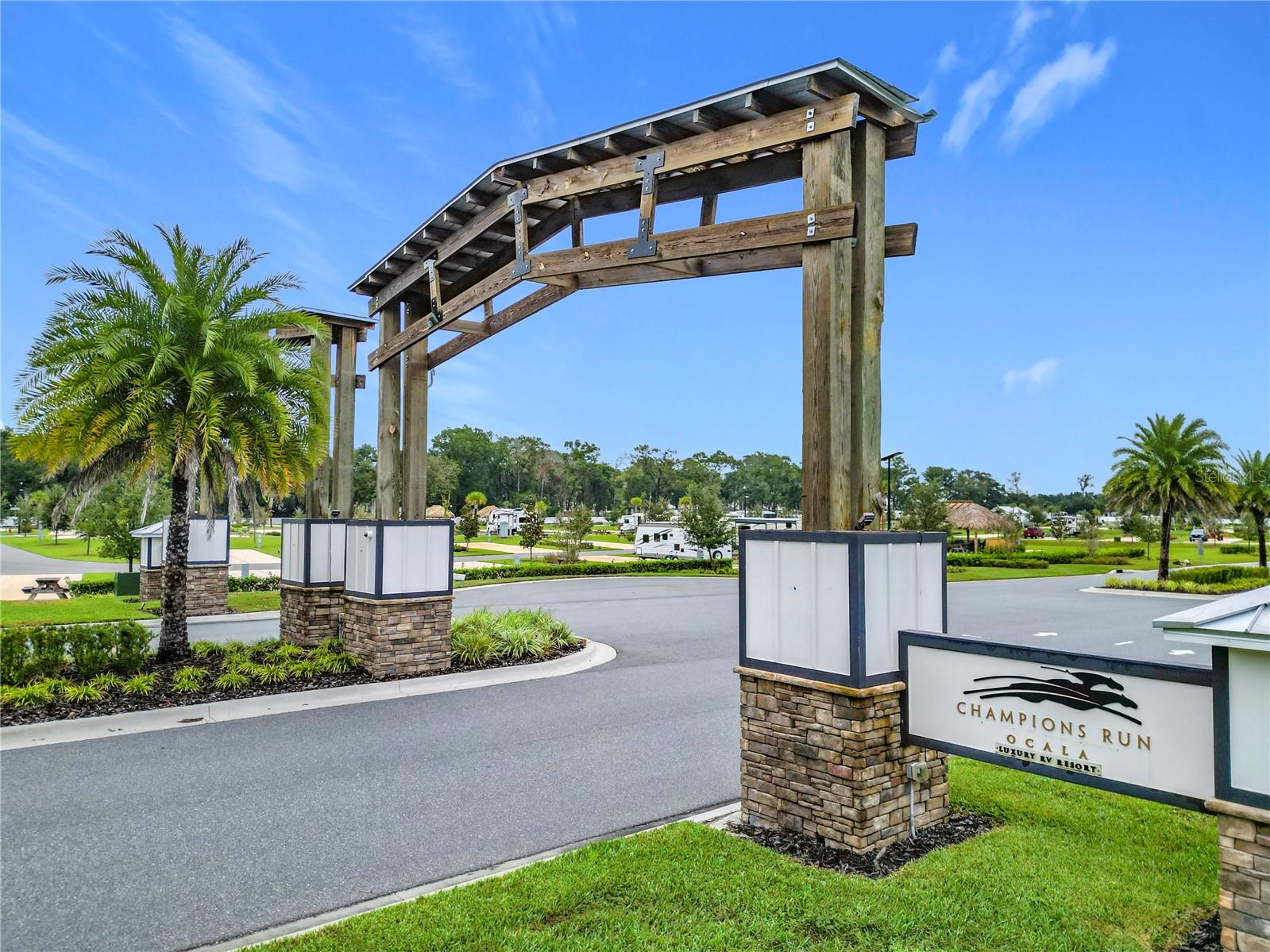CHAMPIONS RUN OCALA LUXURY RV RESORT - Land