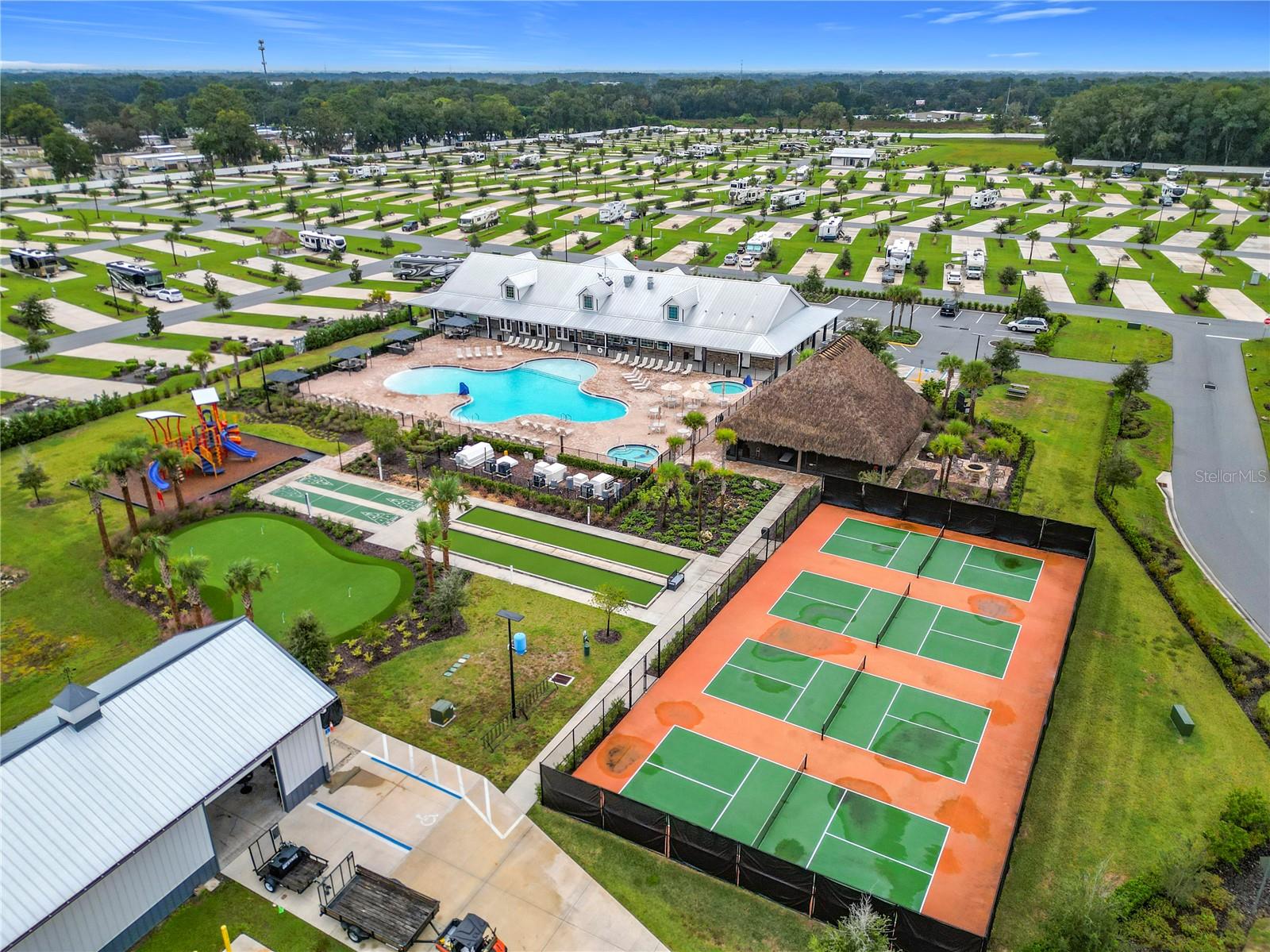 CHAMPIONS RUN OCALA LUXURY RV RESORT - Land