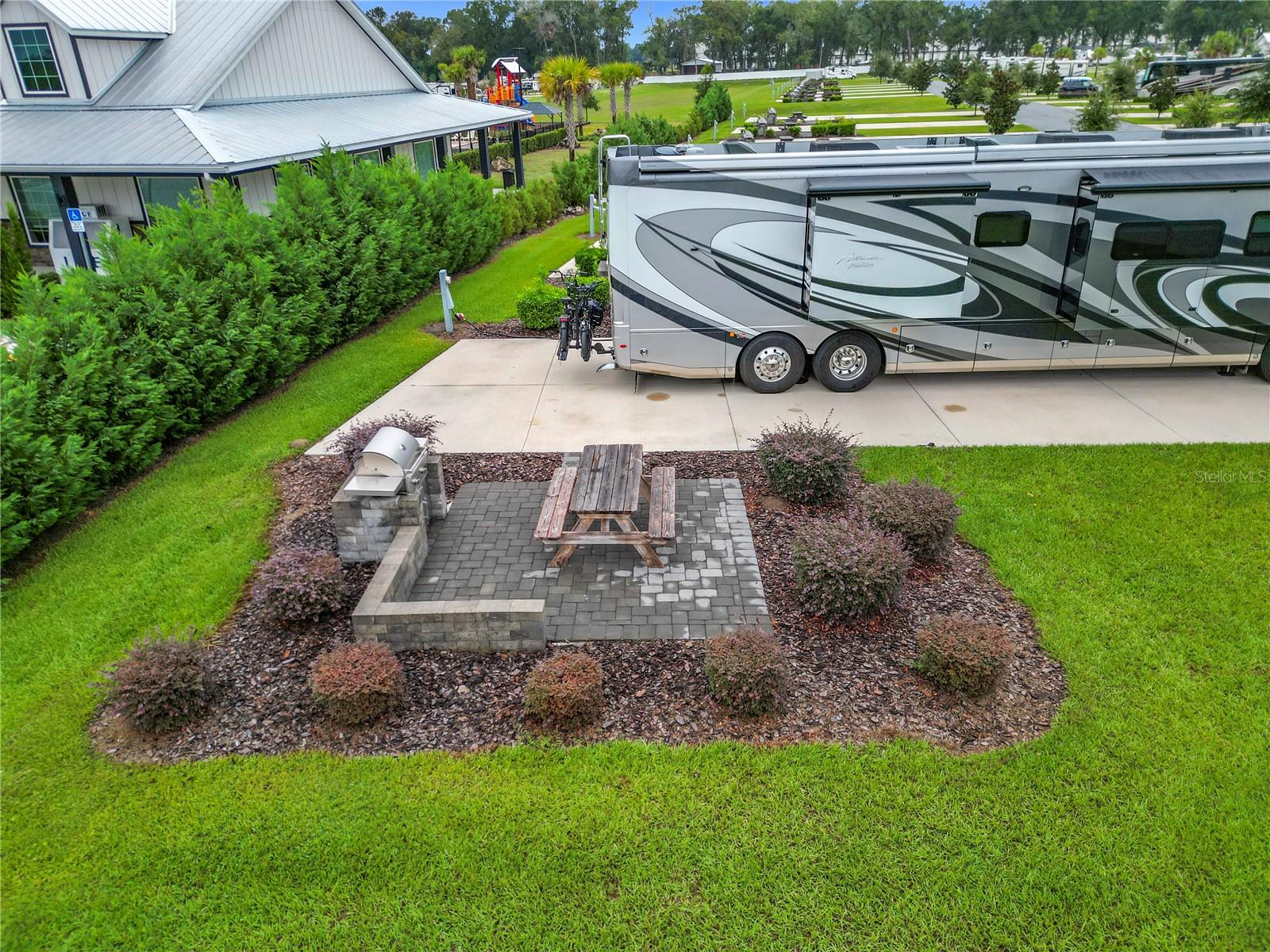 CHAMPIONS RUN OCALA LUXURY RV RESORT - Land