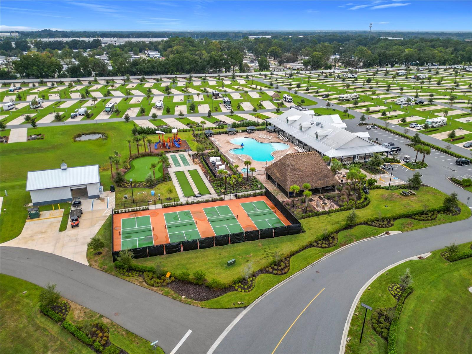 CHAMPIONS RUN OCALA LUXURY RV RESORT - Land