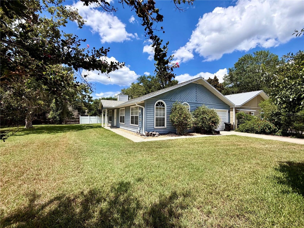 Photo of 2828 SW 40th Avenue, Gainesville, FL 32608 (MLS # OM728138)