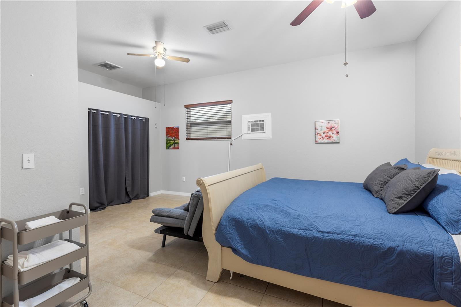 SUBURB ROYAL - Residential