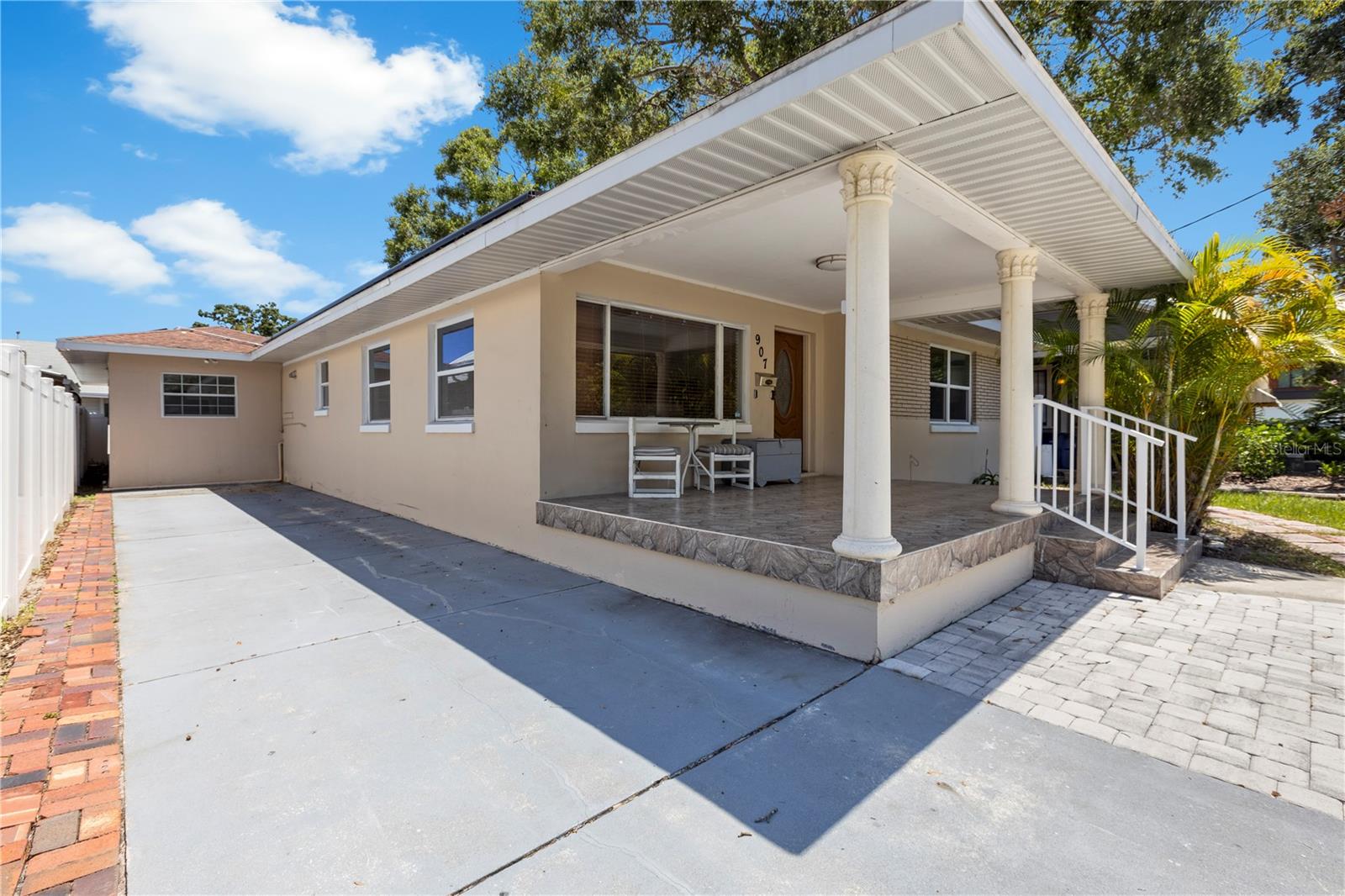 SUBURB ROYAL - Residential