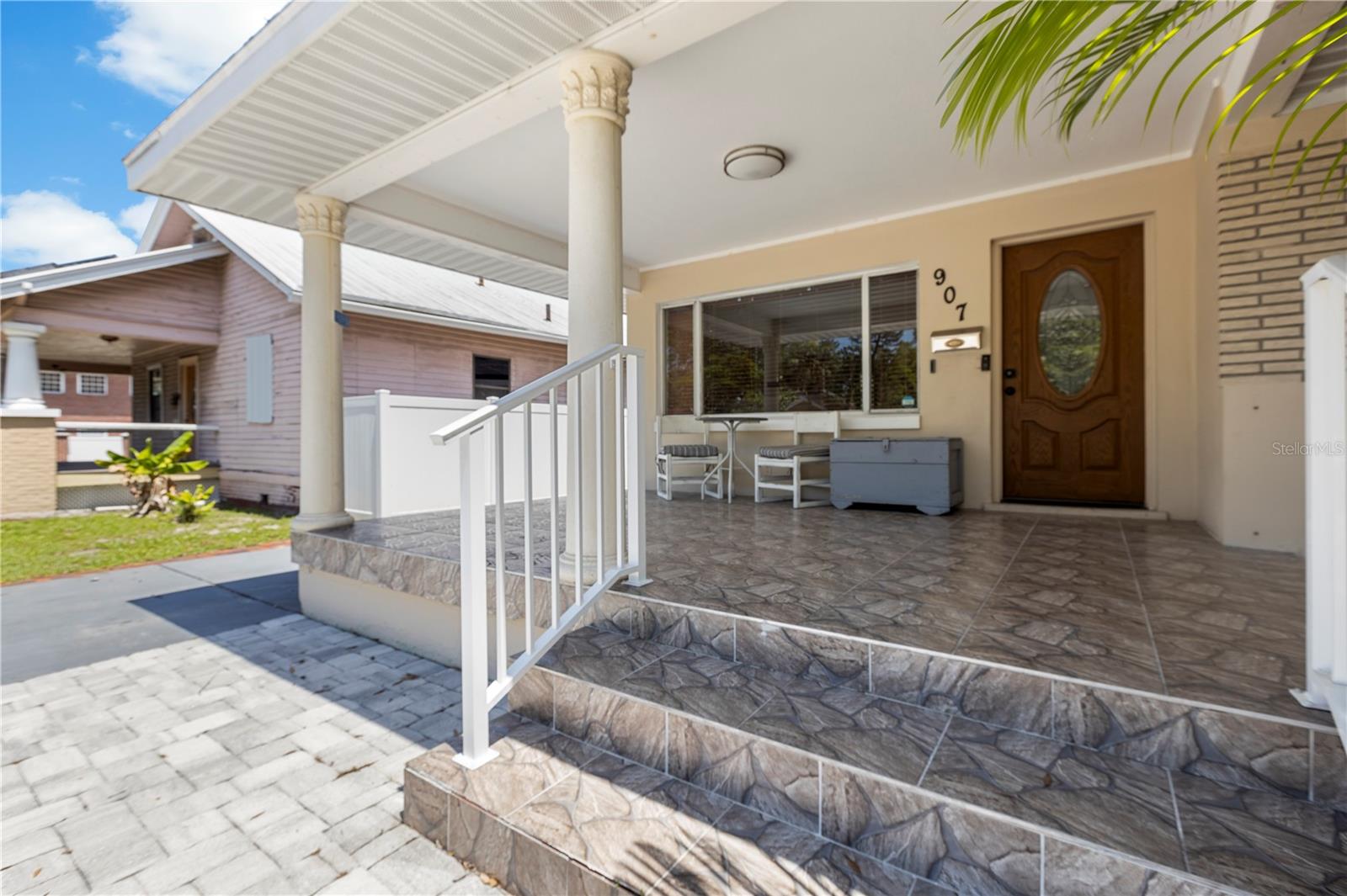 SUBURB ROYAL - Residential