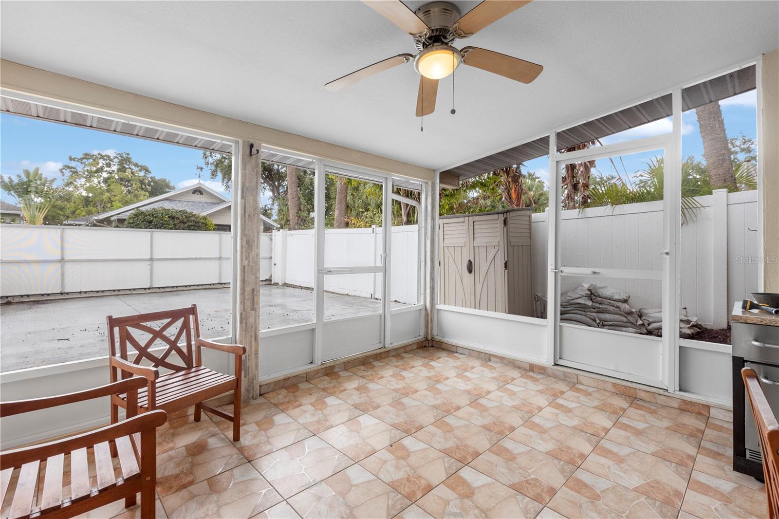 SUBURB ROYAL - Residential