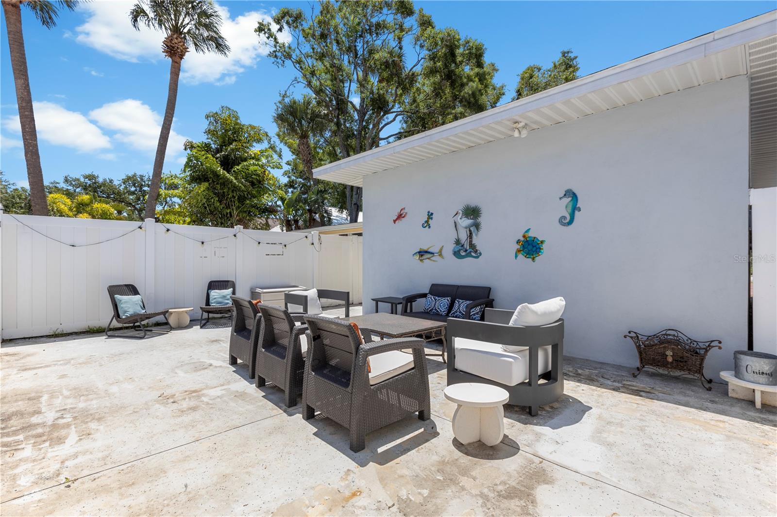 SUBURB ROYAL - Residential