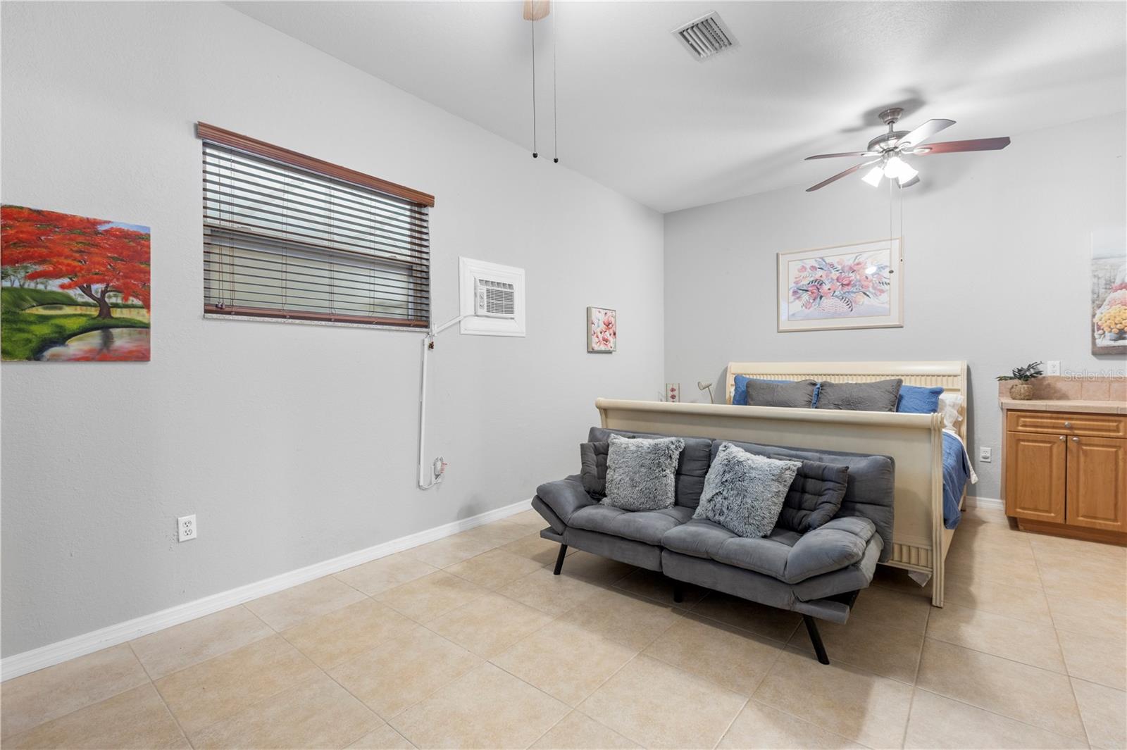 SUBURB ROYAL - Residential