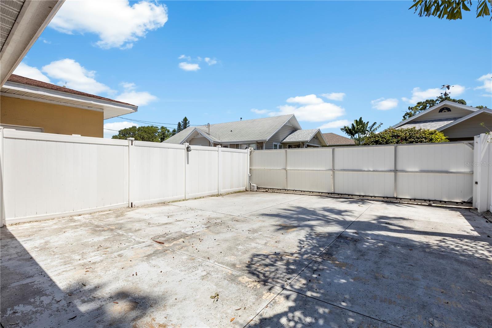 SUBURB ROYAL - Residential