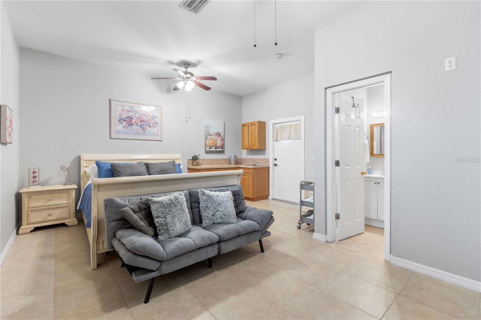 SUBURB ROYAL - Residential